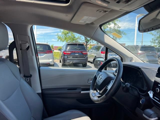 Used 2022 Toyota Sienna XLE w/ XLE Plus Package FWD image 36