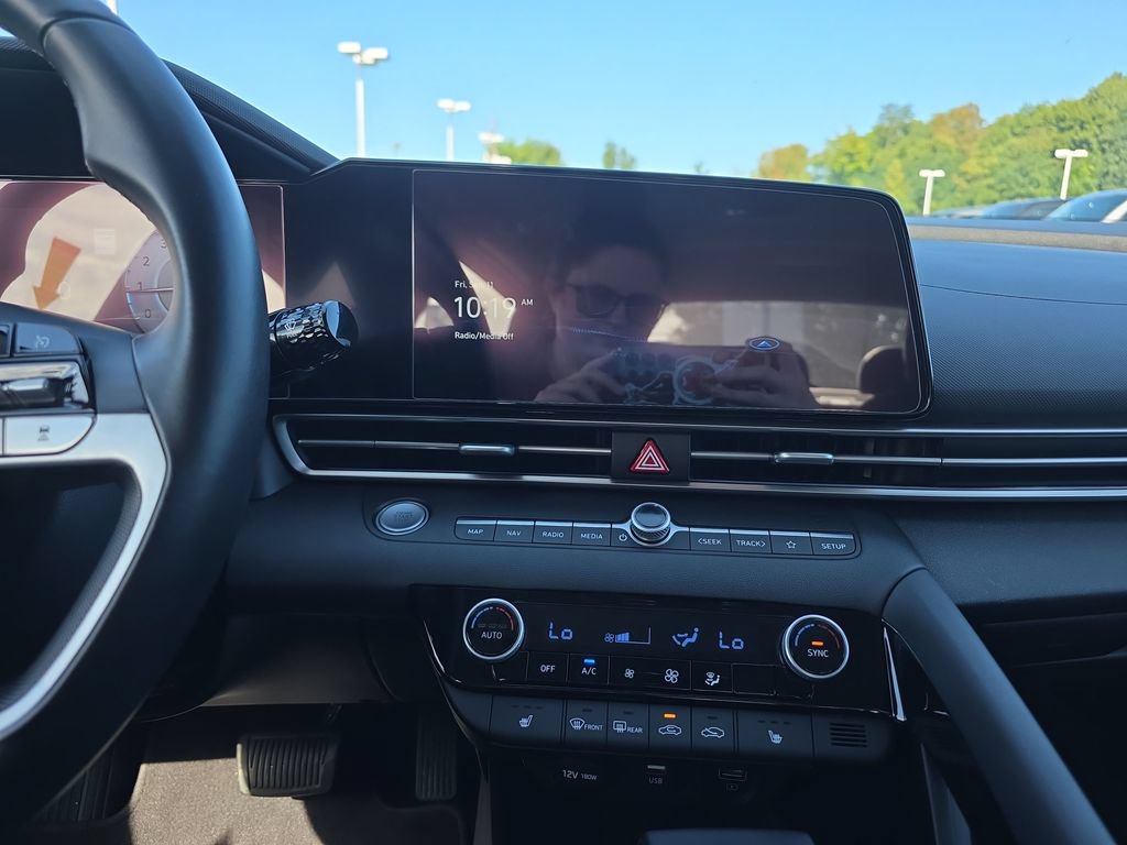 Used 2023 Hyundai Elantra Limited FWD image 30
