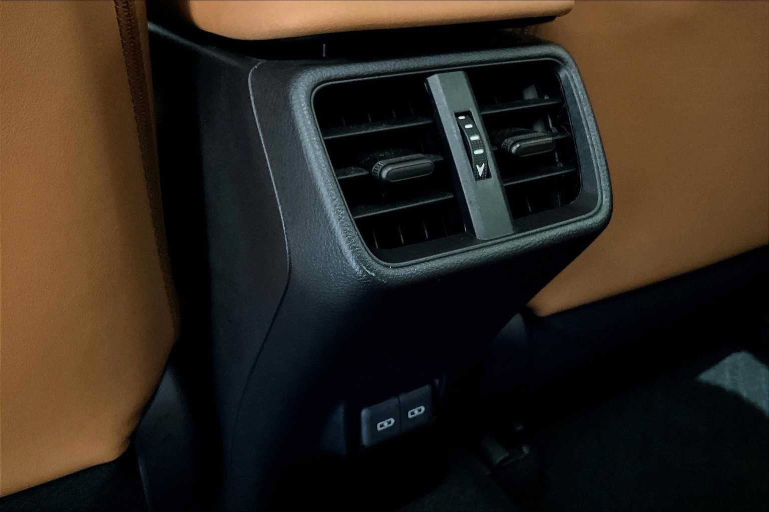 Used 2022 Lexus UX 200 w/ Accessory Package (Z1) FWD image 32