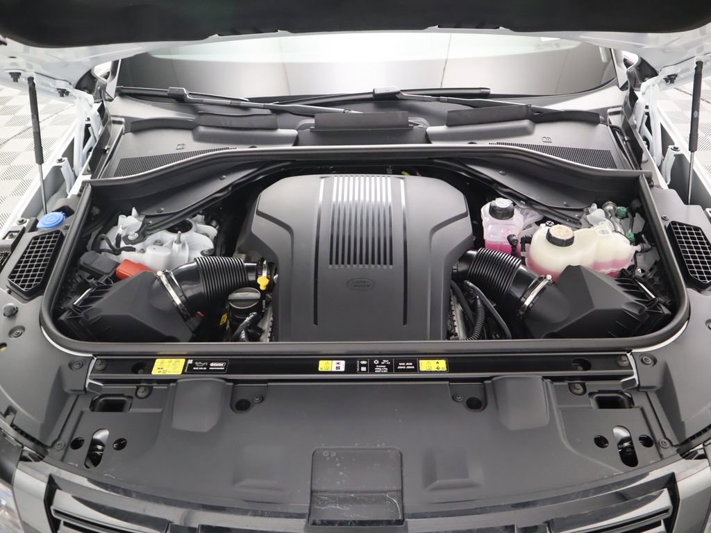 New 2025 Land Rover Range Rover SE image 30