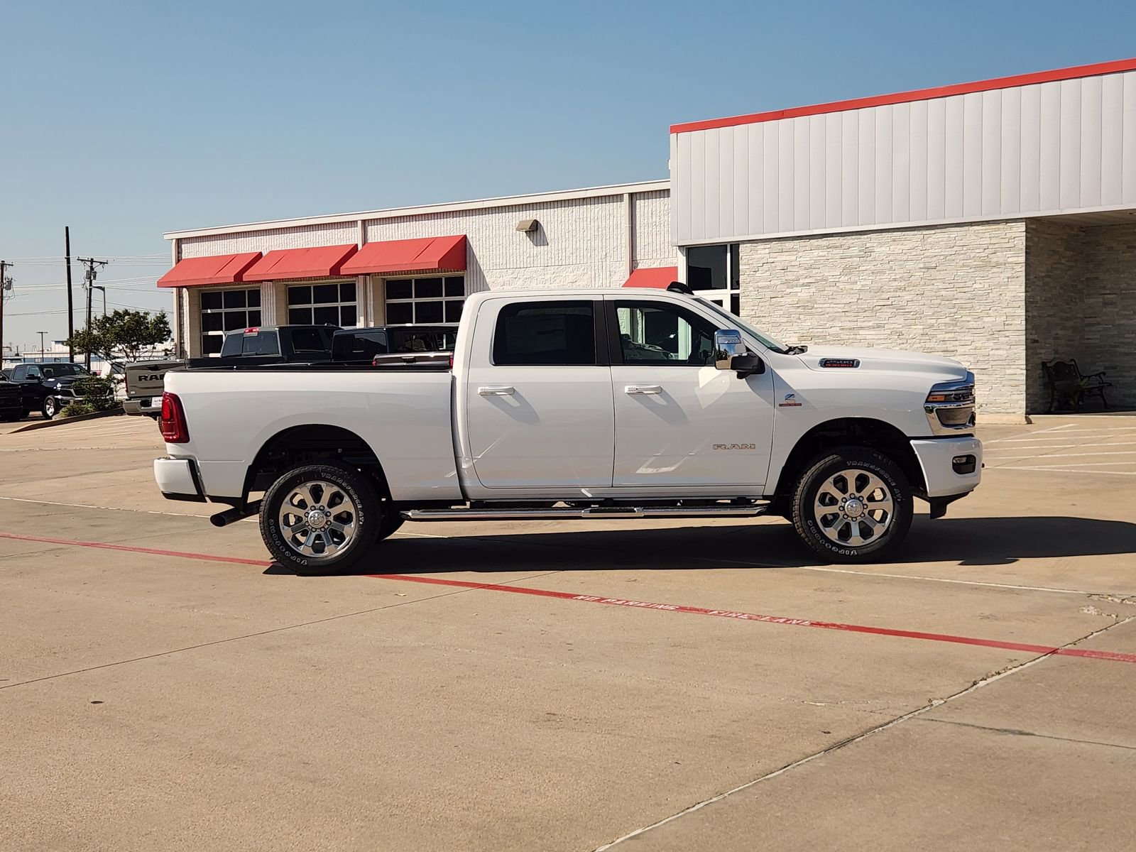 New 2026 RAM 2500 Laramie AWD/4WD image 7