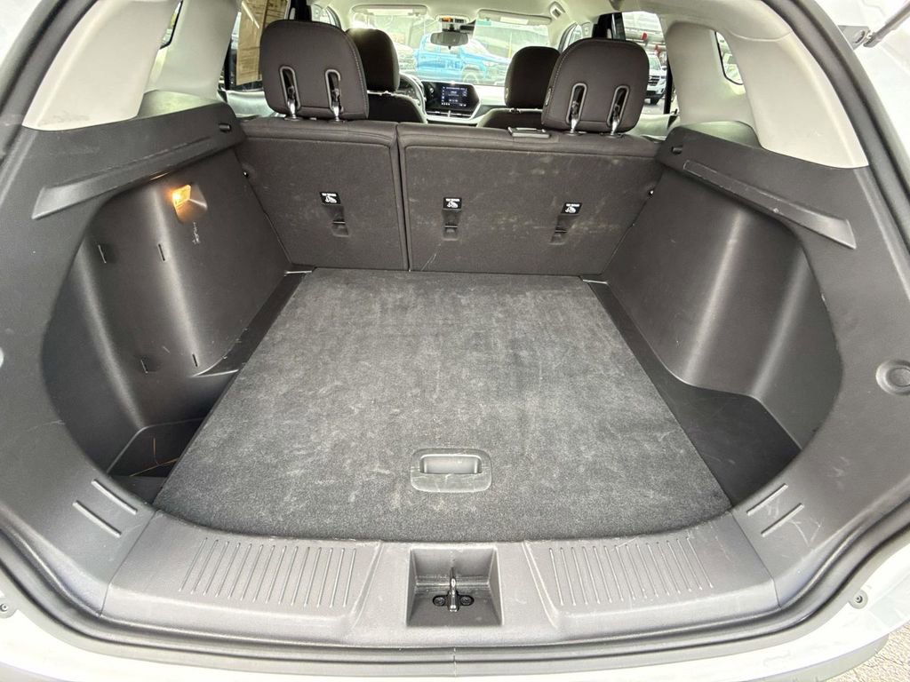 Certified 2025 Chevrolet Trax LS image 29