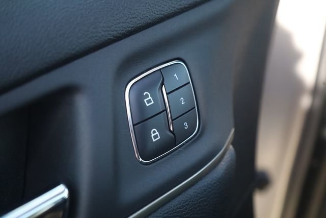 Used 2018 Lincoln MKC Select image 15