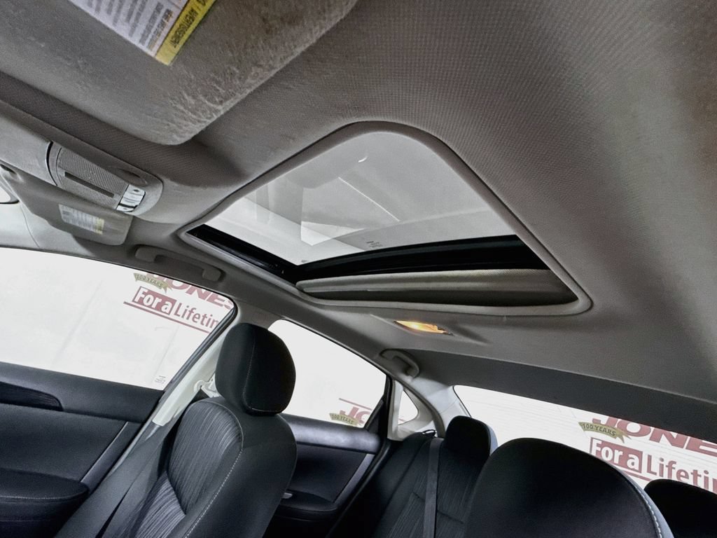 Used 2019 Nissan Sentra SV w/ Special Edition Package FWD image 10