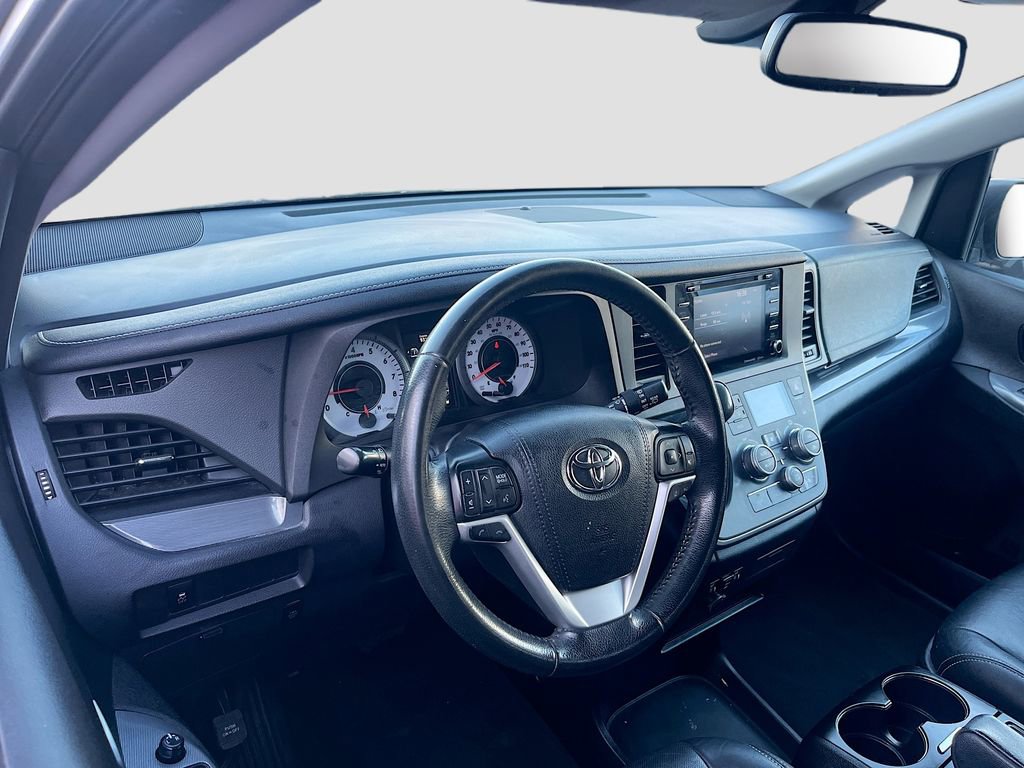 Used 2020 Toyota Sienna SE w/ Carpet Mat Package FWD image 9