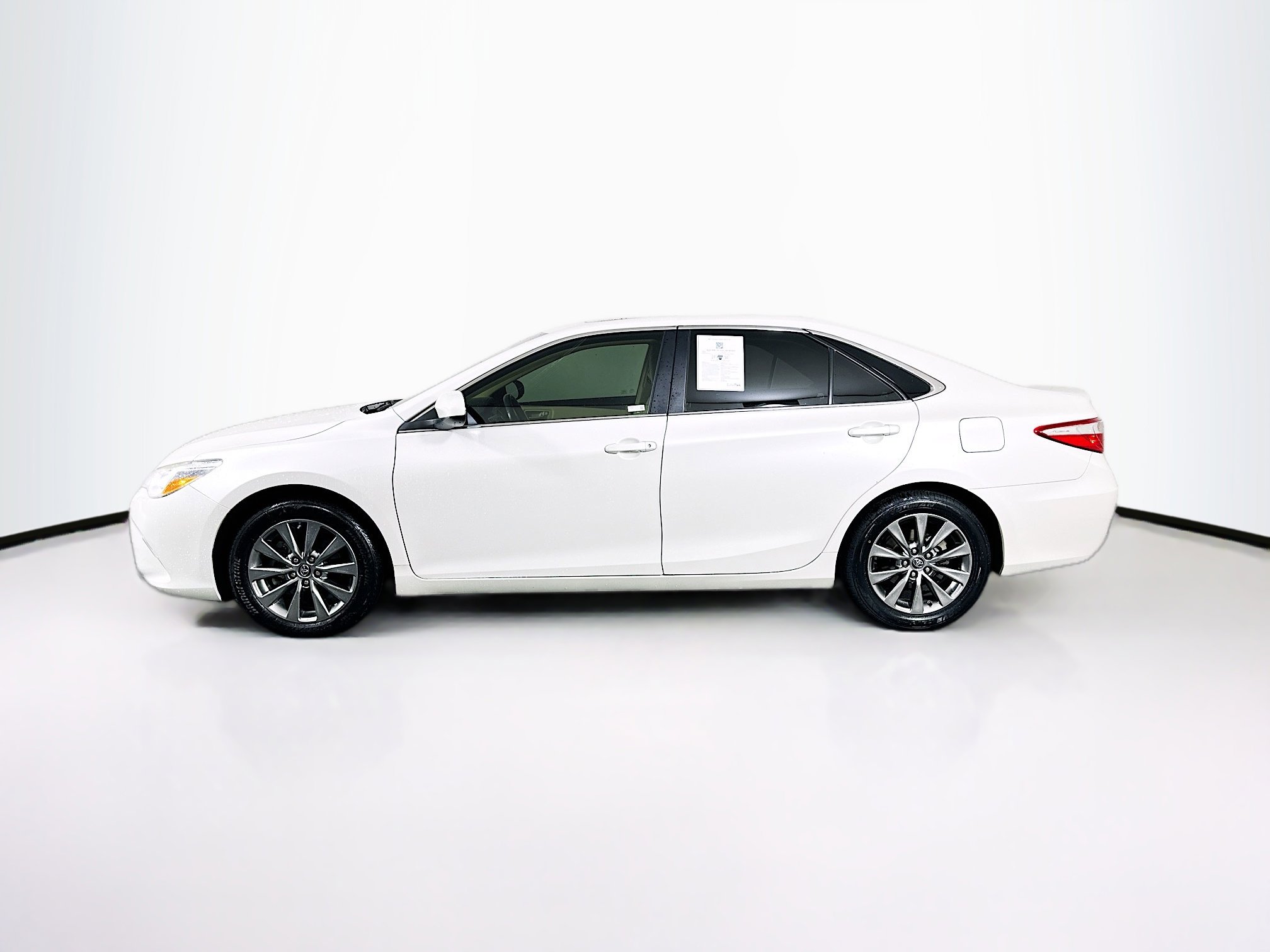 Used 2017 Toyota Camry XLE FWD image 4