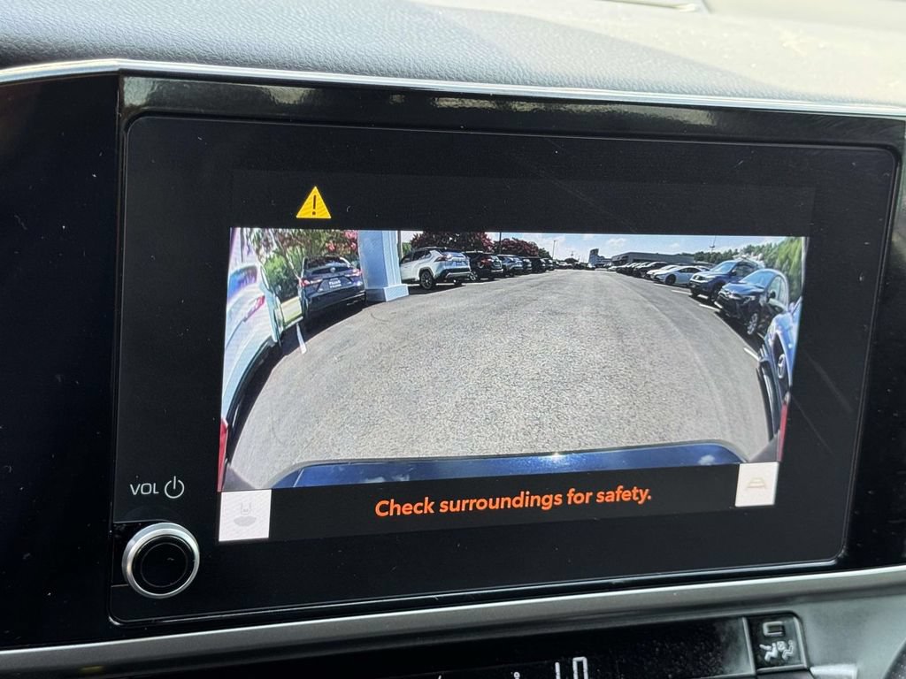 Used 2025 Toyota Camry SE FWD image 5