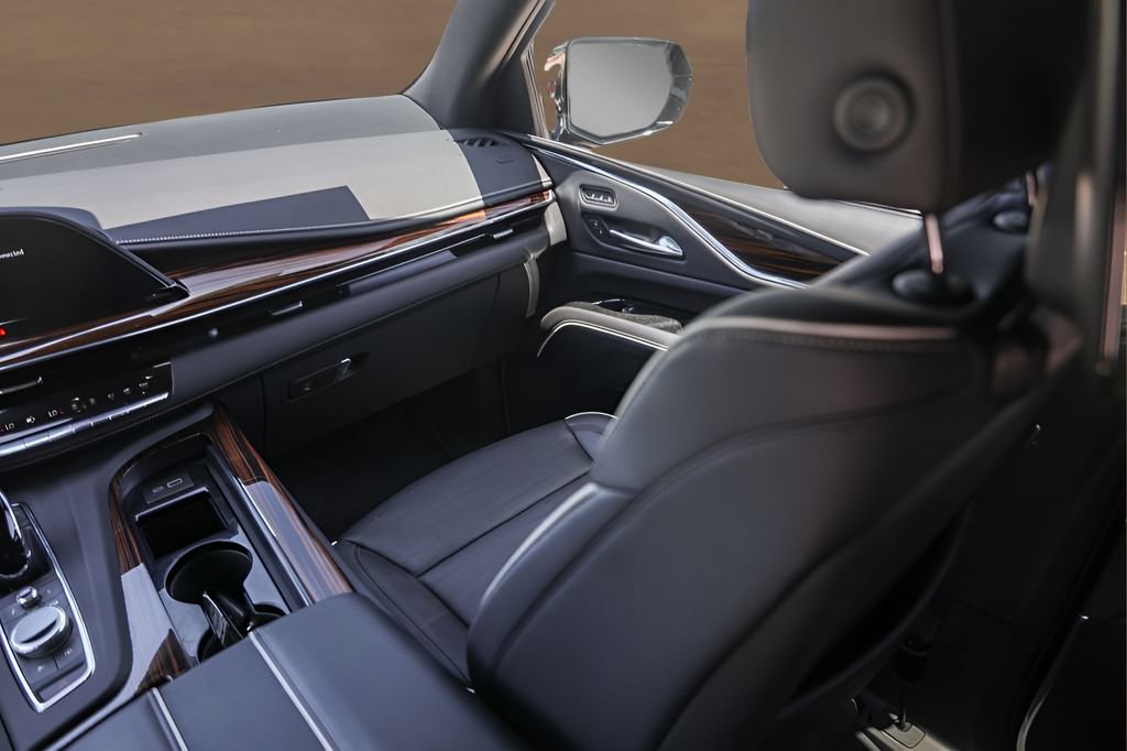 Certified 2023 Cadillac Escalade Premium Luxury w/ LPO, Radiant Package AWD/4WD image 29