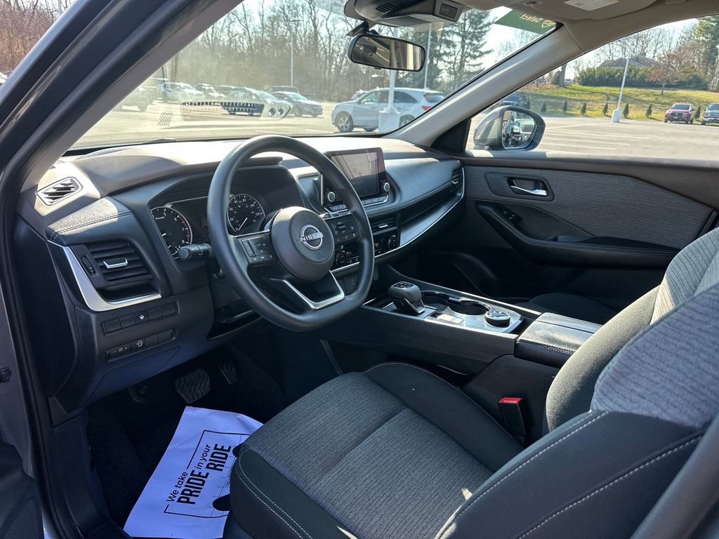 Used 2023 Nissan Rogue SV image 9