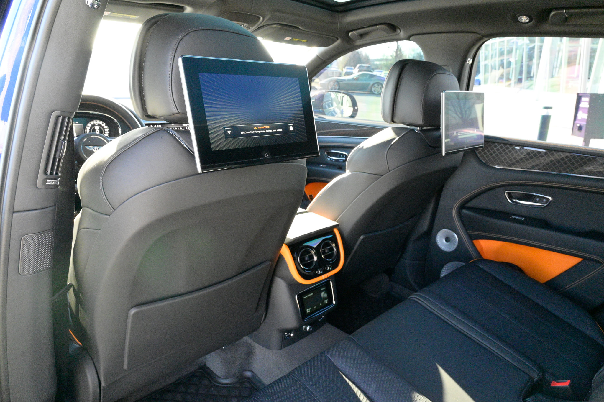 Used 2025 Bentley Bentayga image 36