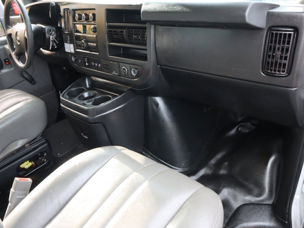 Used 2019 GMC Savana 3500 Extended w/ Driver Convenience Package image 30