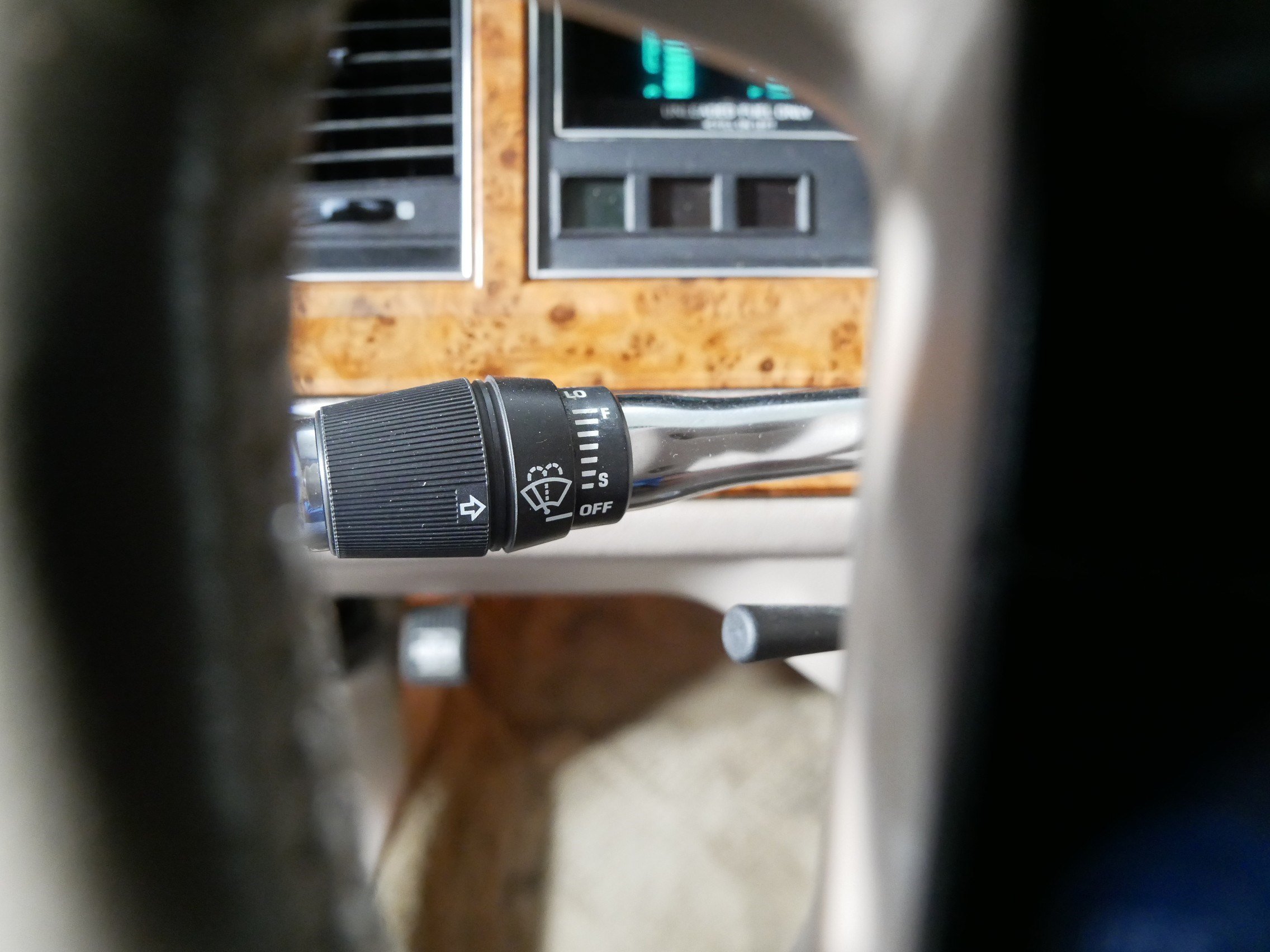 Used 1993 Lincoln Town Car Signature RWD image 27