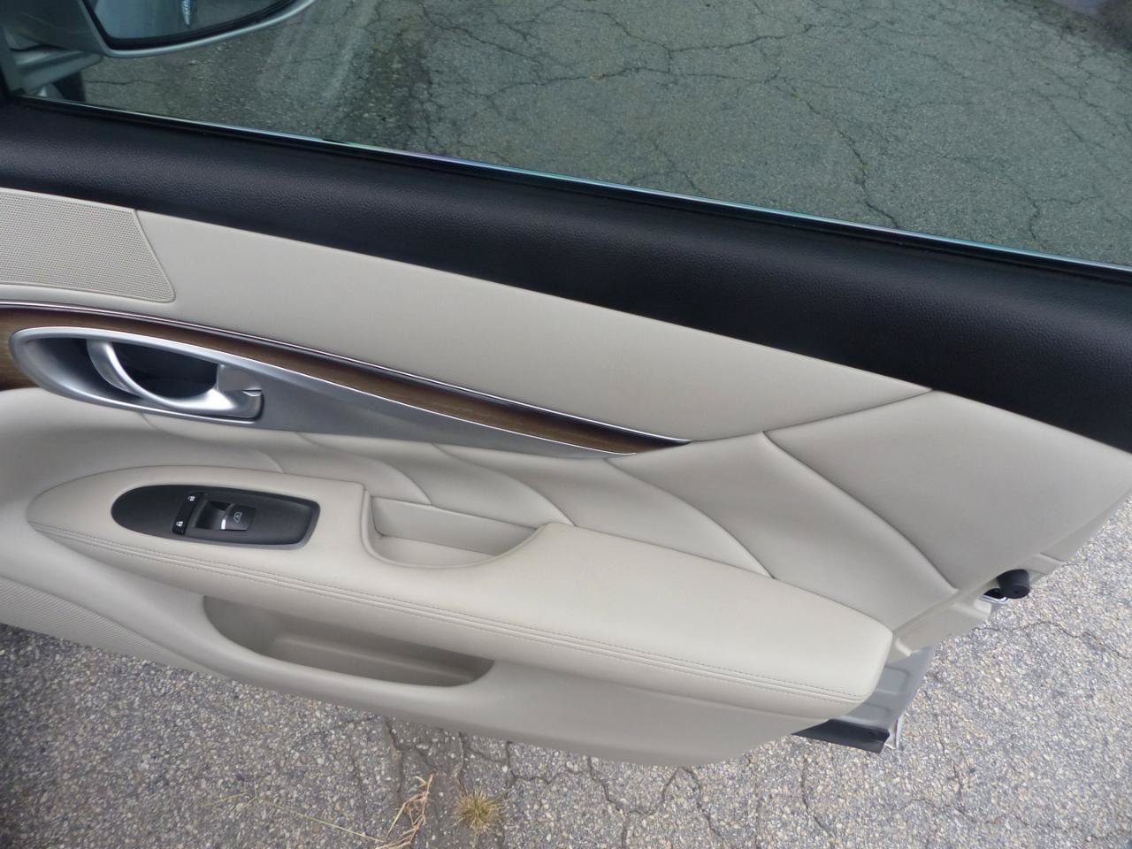 Used 2011 INFINITI M37 w/ Deluxe Touring Pkg RWD image 16