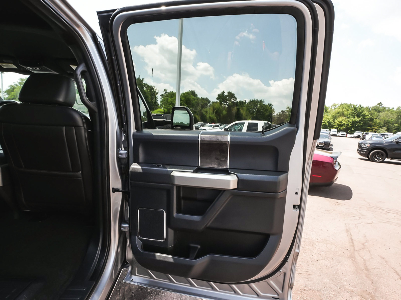 Used 2022 Ford F250 Lariat w/ Lariat Ultimate Package AWD/4WD image 13