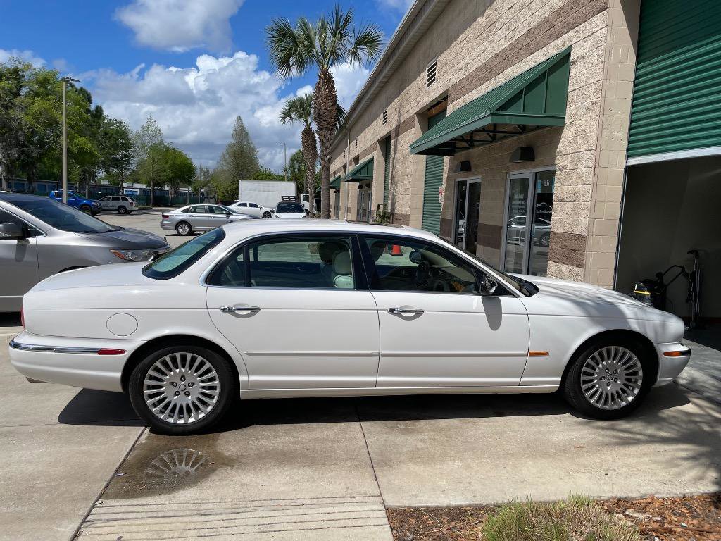 Used 2005 Jaguar XJ Vanden Plas image 3