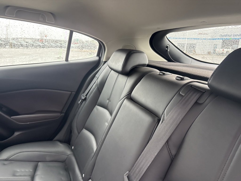 Used 2018 MAZDA MAZDA3 Touring image 14