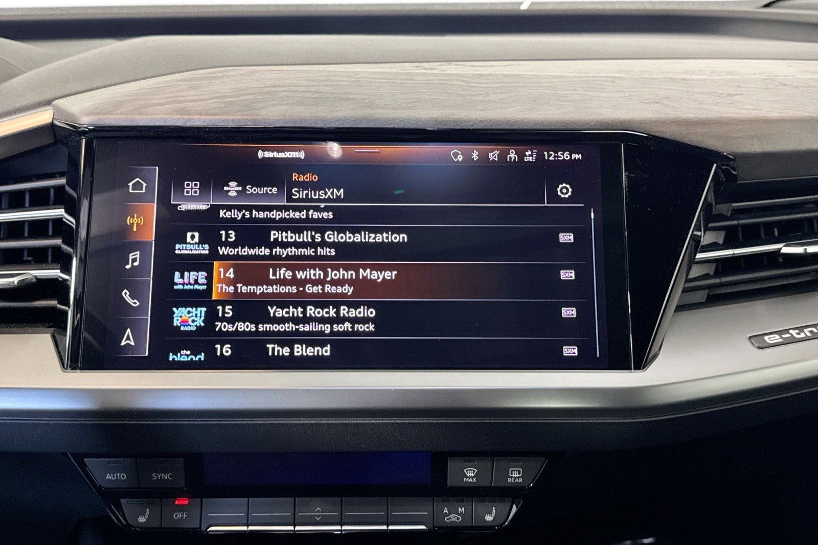 Used 2024 Audi Q4 e-tron Premium Plus image 15