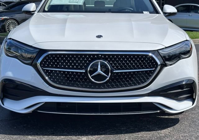 New 2026 Mercedes-Benz E 350 4MATIC Sedan image 4