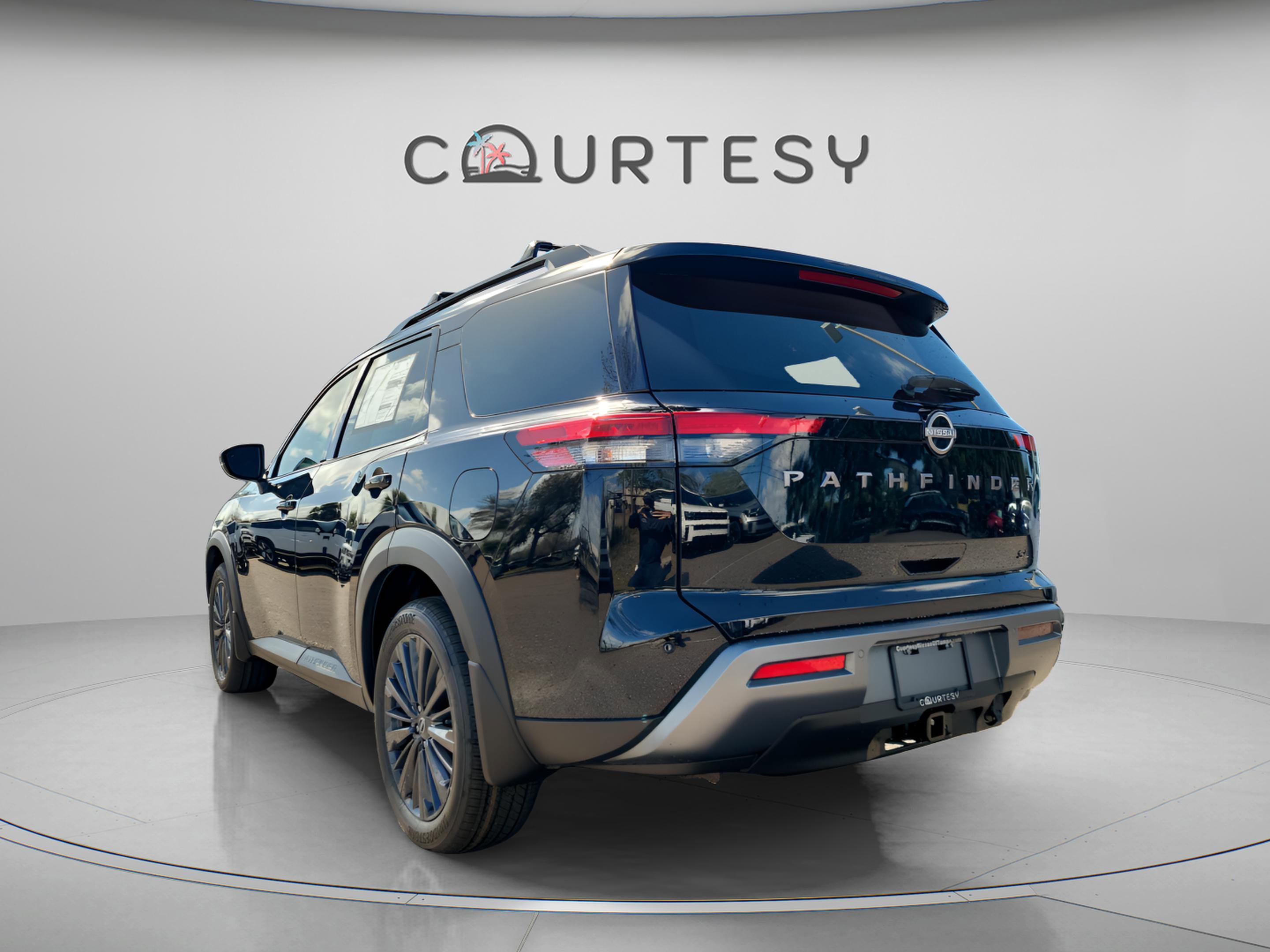 New 2026 Nissan Pathfinder SL image 4