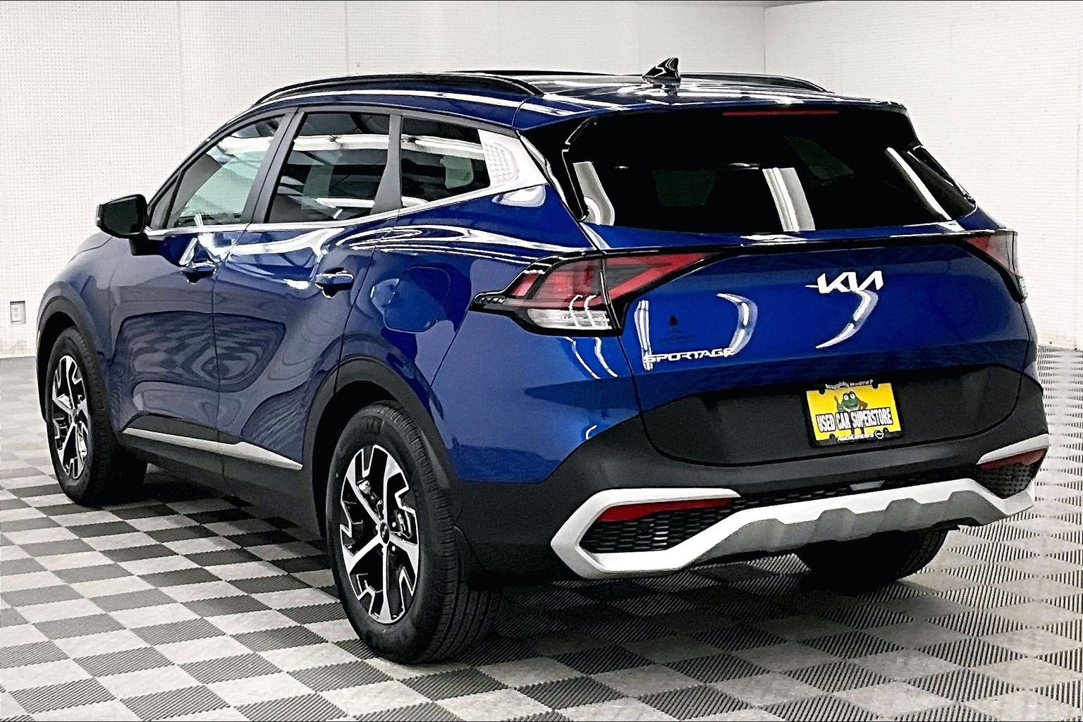 Used 2025 Kia Sportage EX w/ Premium Package FWD image 3