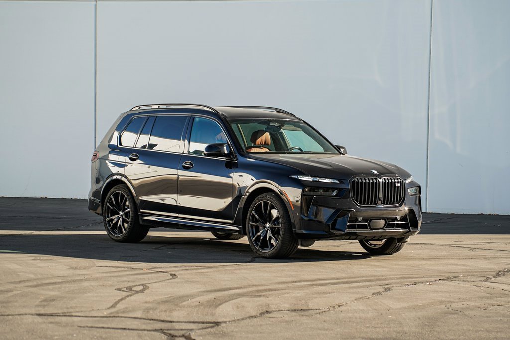 Used 2025 BMW X7 M60i image 3