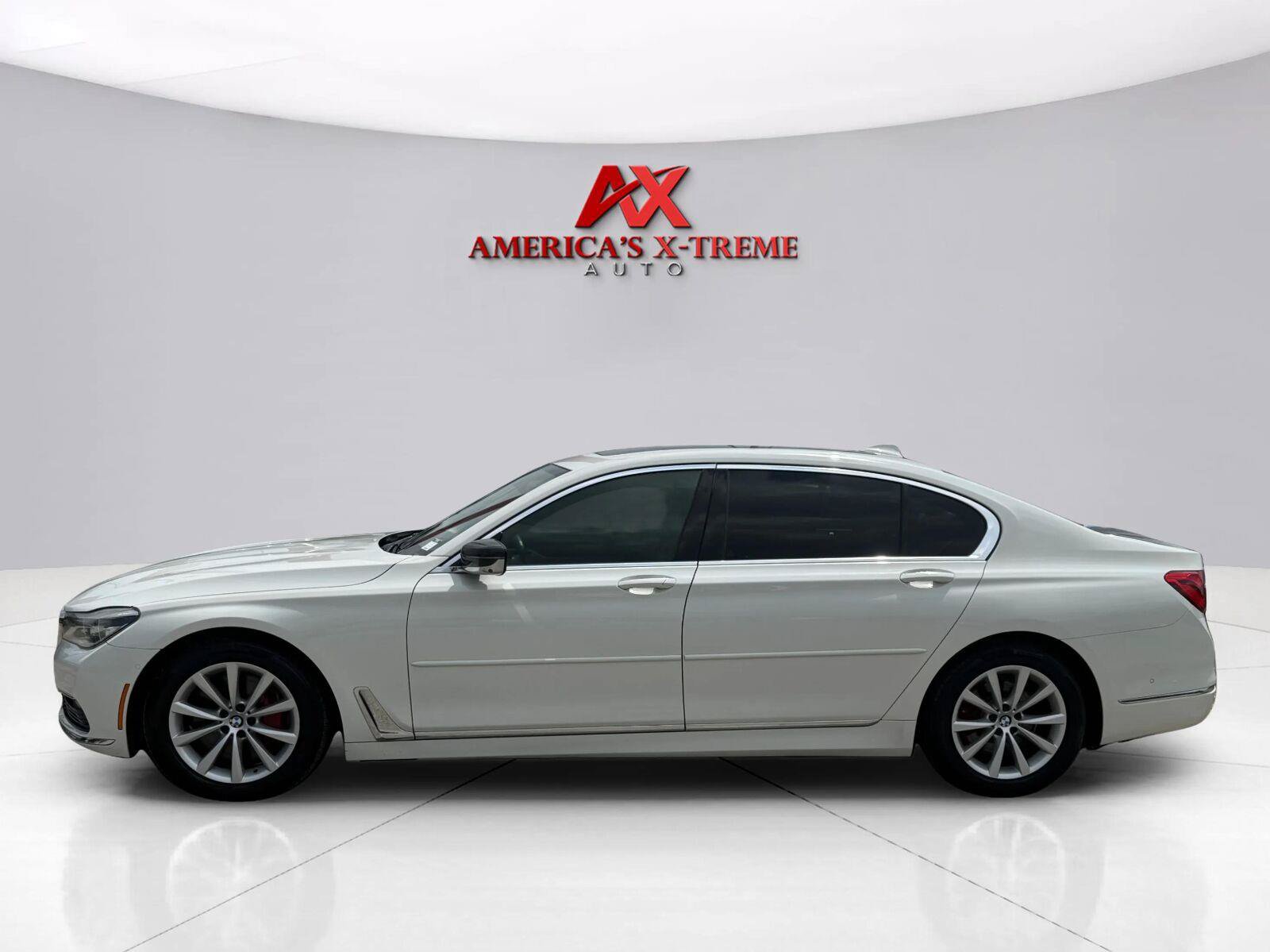 Used 2016 BMW 750i xDrive AWD/4WD image 2