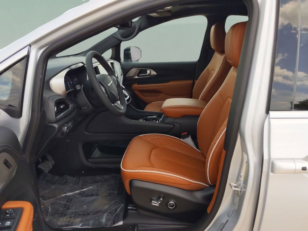 New 2026 Chrysler Pacifica Pinnacle image 10
