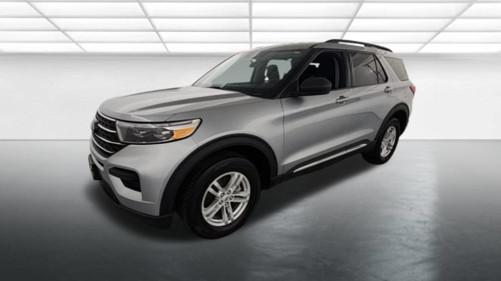 Used 2023 Ford Explorer XLT AWD/4WD image 3