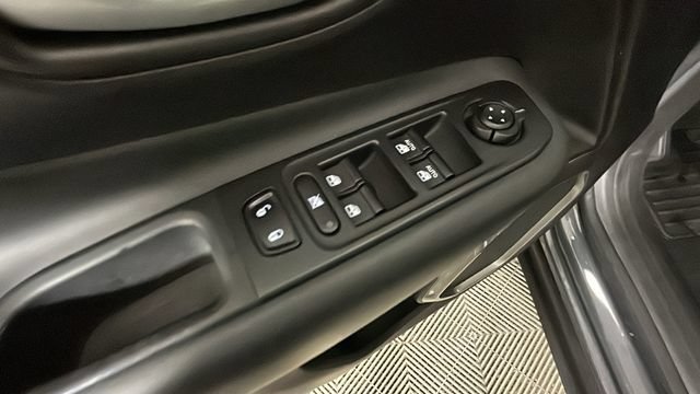 Used 2023 Jeep Renegade Latitude AWD/4WD image 10