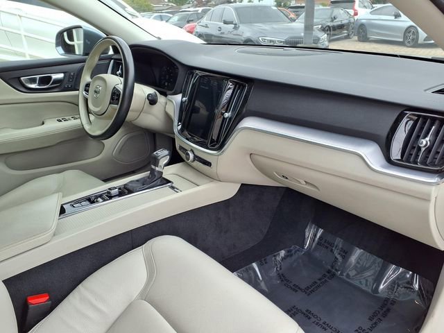 Used 2020 Volvo V60 T5 Cross Country image 28