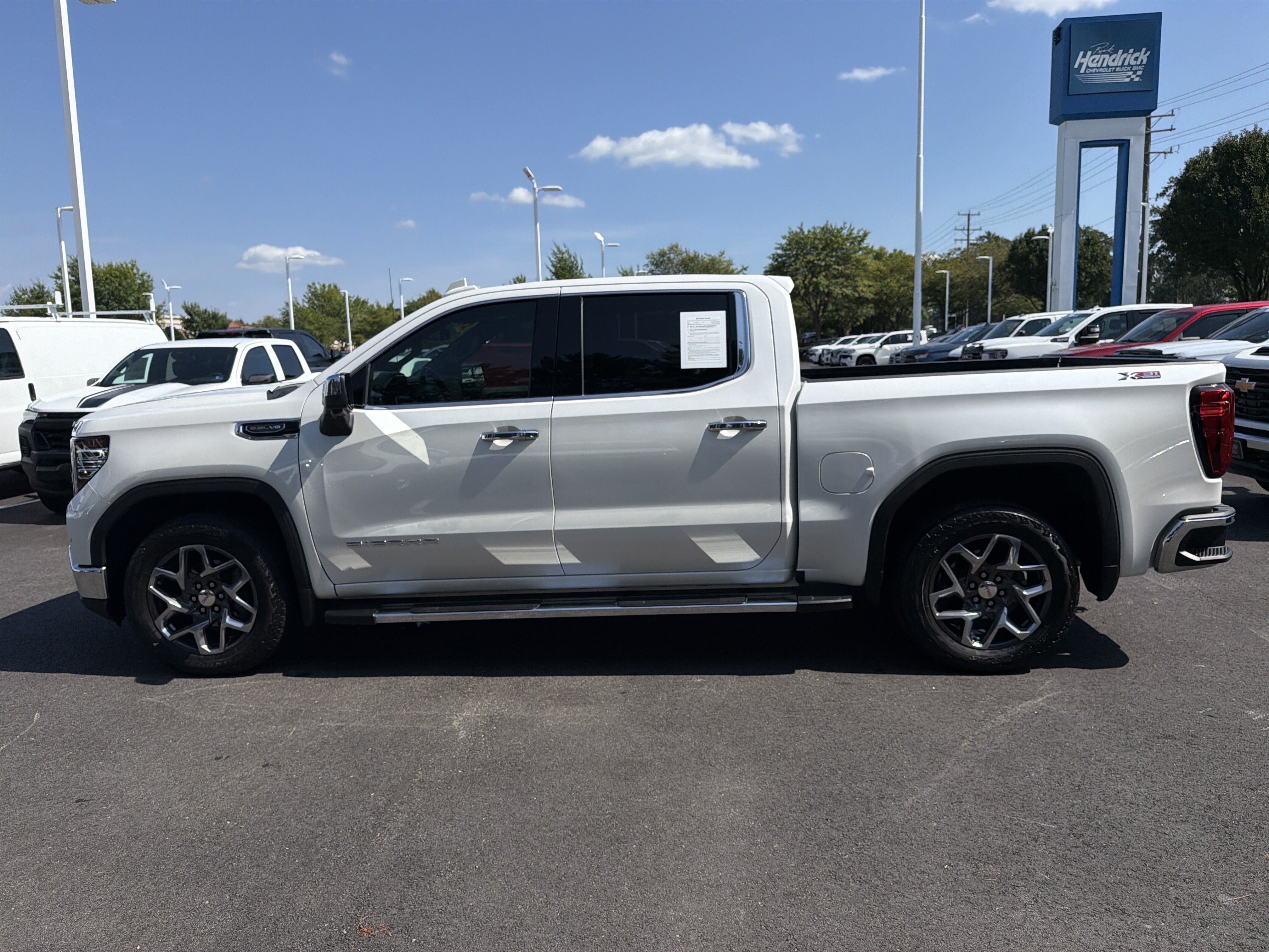 Used 2023 GMC Sierra 1500 SLT w/ SLT Premium Plus Package AWD/4WD image 7