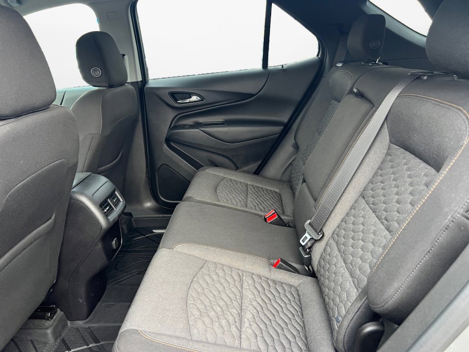 Used 2018 Chevrolet Equinox LT image 16