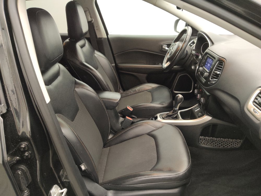 Used 2018 Jeep Compass Latitude FWD image 21