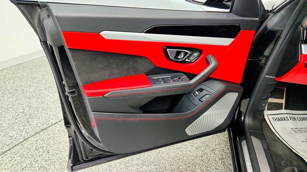 Used 2019 Lamborghini Urus AWD/4WD image 12
