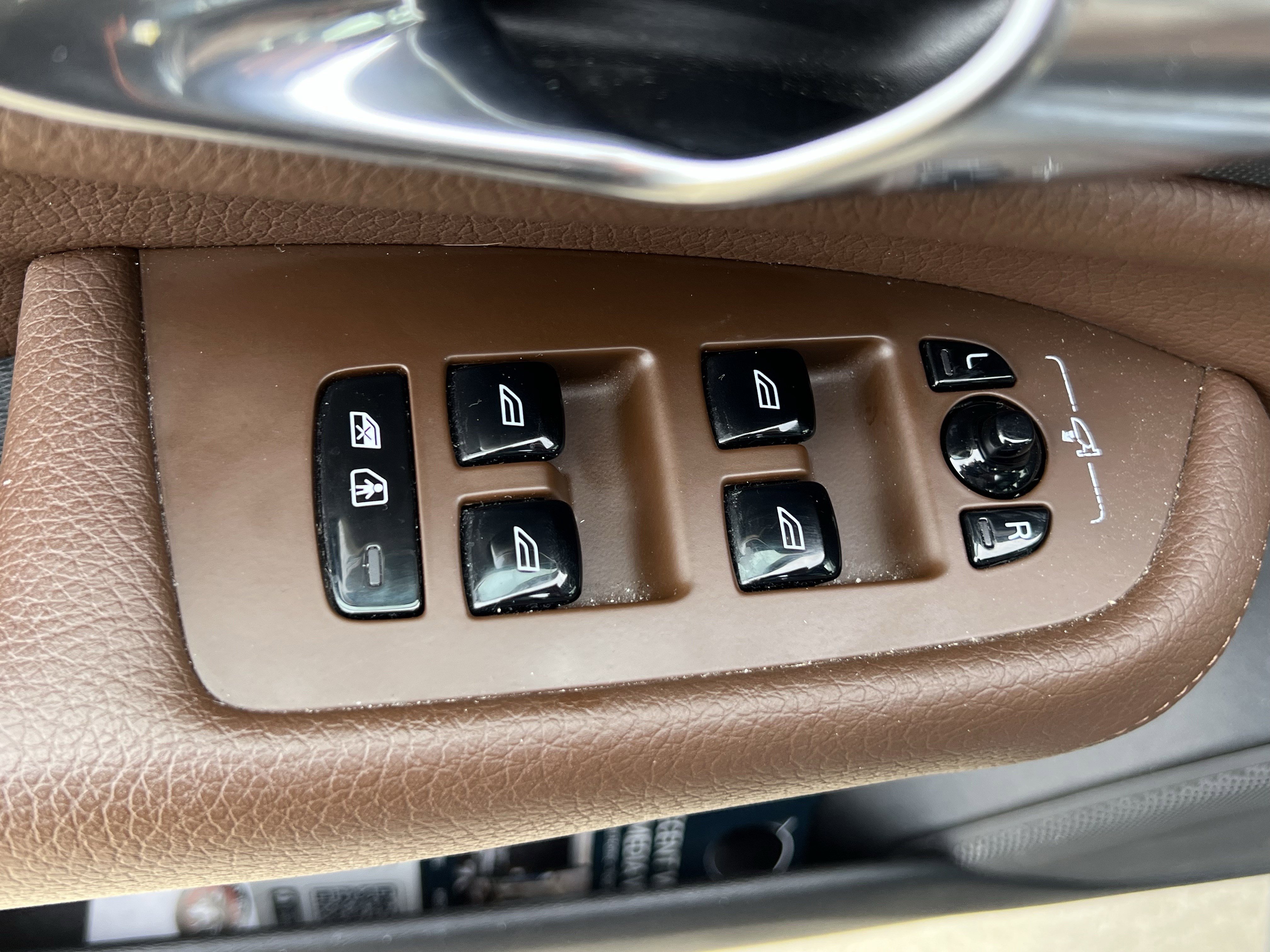 Used 2021 Volvo XC90 T6 Momentum w/ Advanced Package image 15