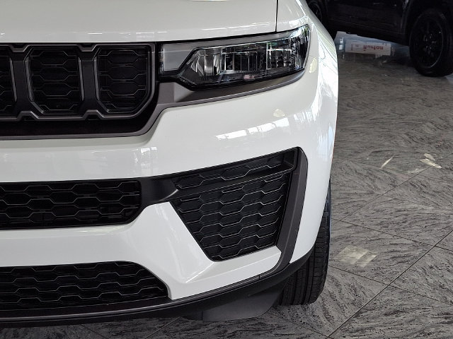 New 2026 Jeep Grand Cherokee Altitude AWD/4WD image 9