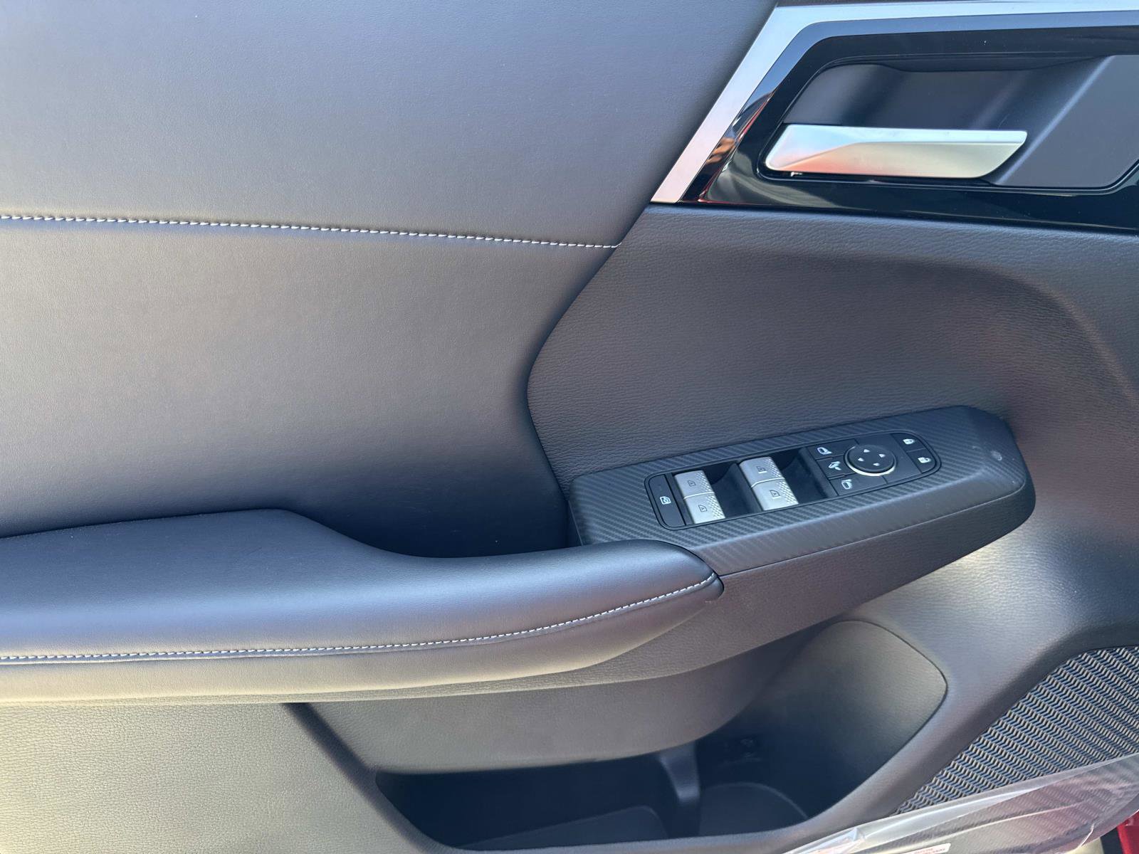 New 2025 Mitsubishi Outlander 4WD Plug-In Hybrid image 14