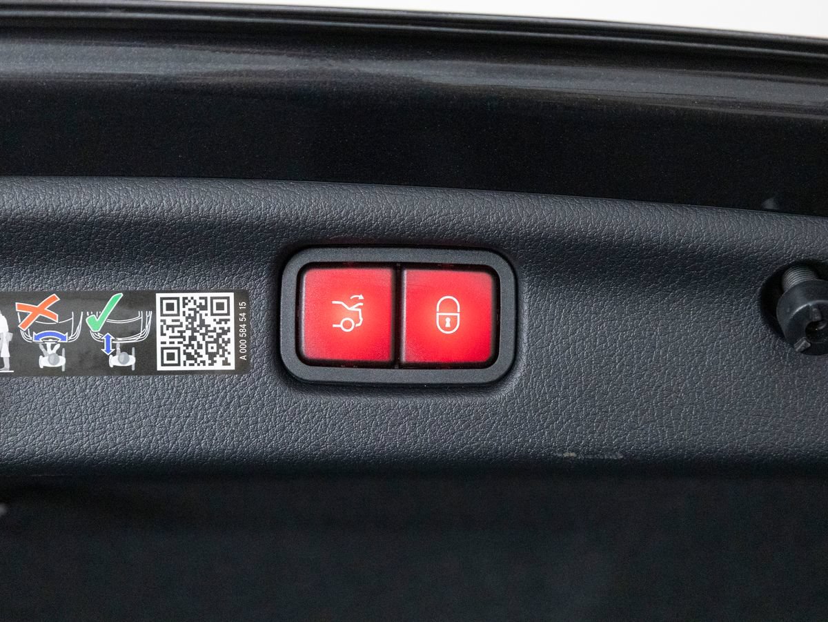 Used 2026 Mercedes-Benz C 300 4MATIC Sedan image 36