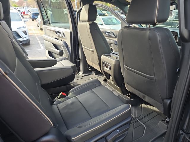 Used 2025 Chevrolet Suburban Premier image 11