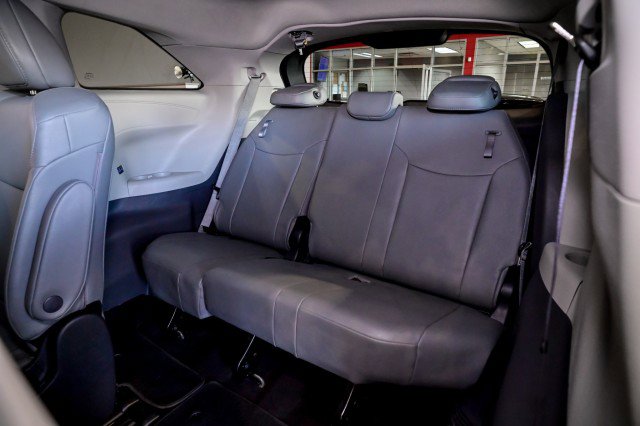 Used 2023 Toyota Sienna XLE FWD image 19