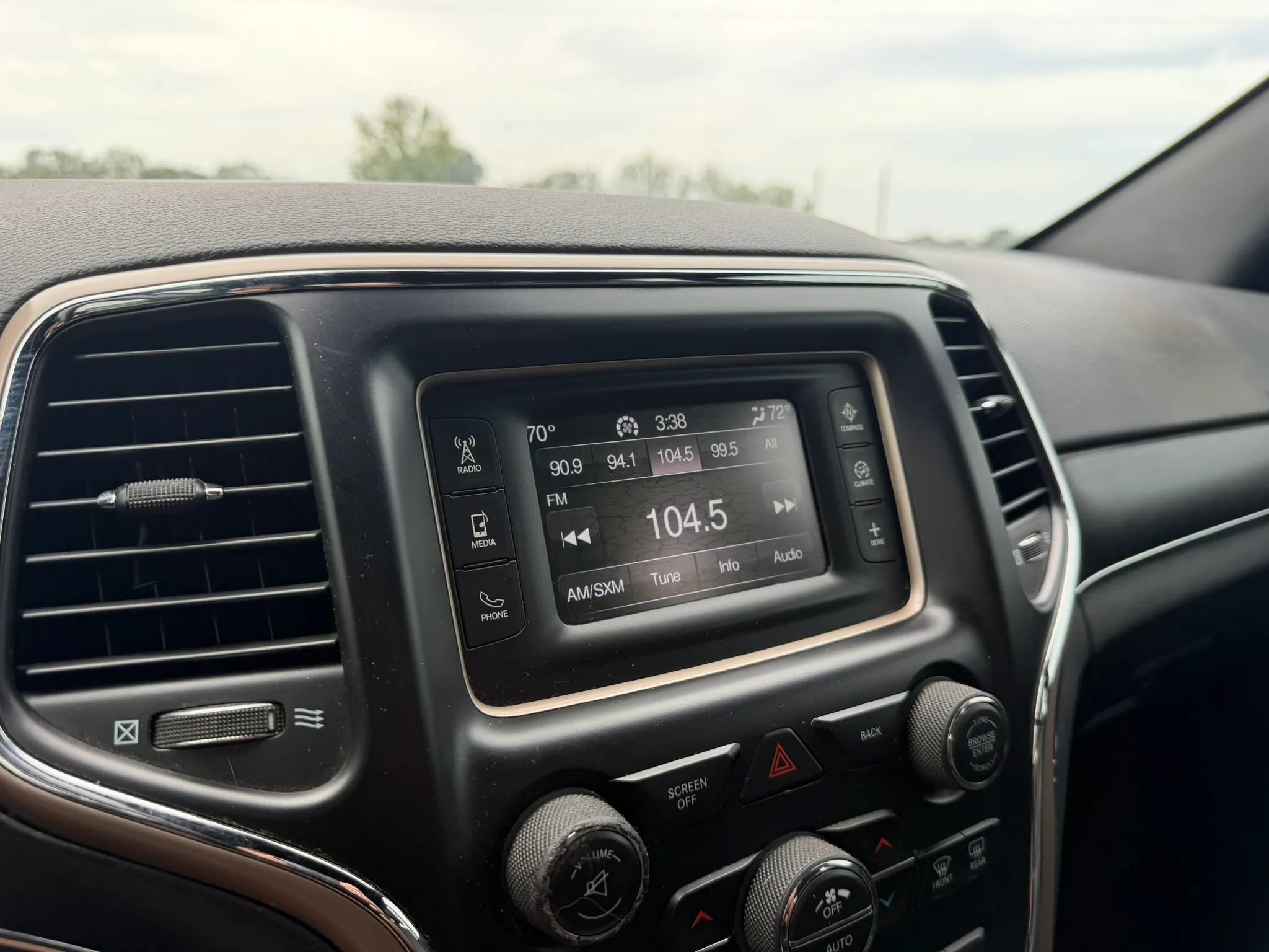 Used 2017 Jeep Grand Cherokee Limited RWD image 12