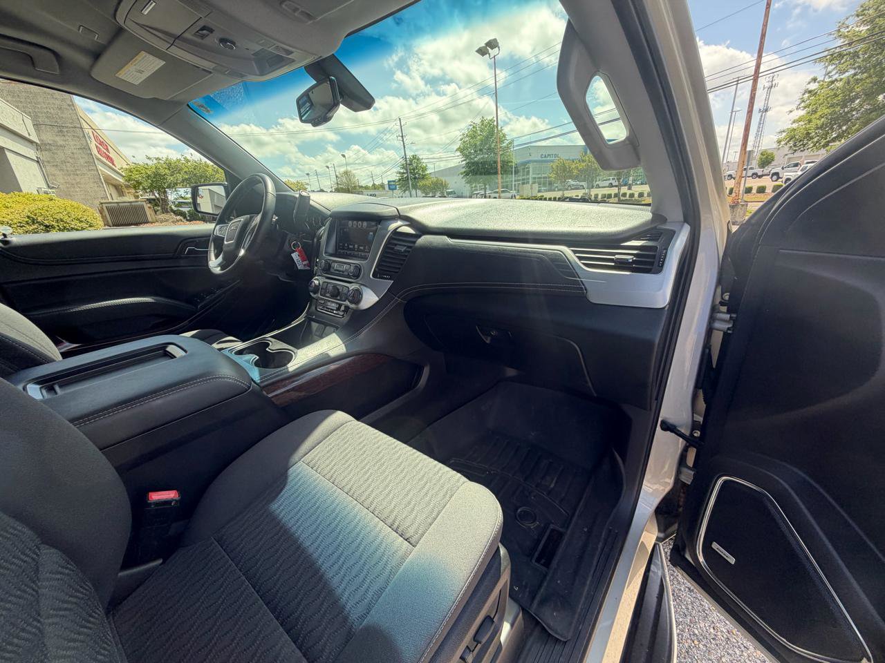 Used 2017 GMC Yukon SLE w/ SLE Value Package image 40