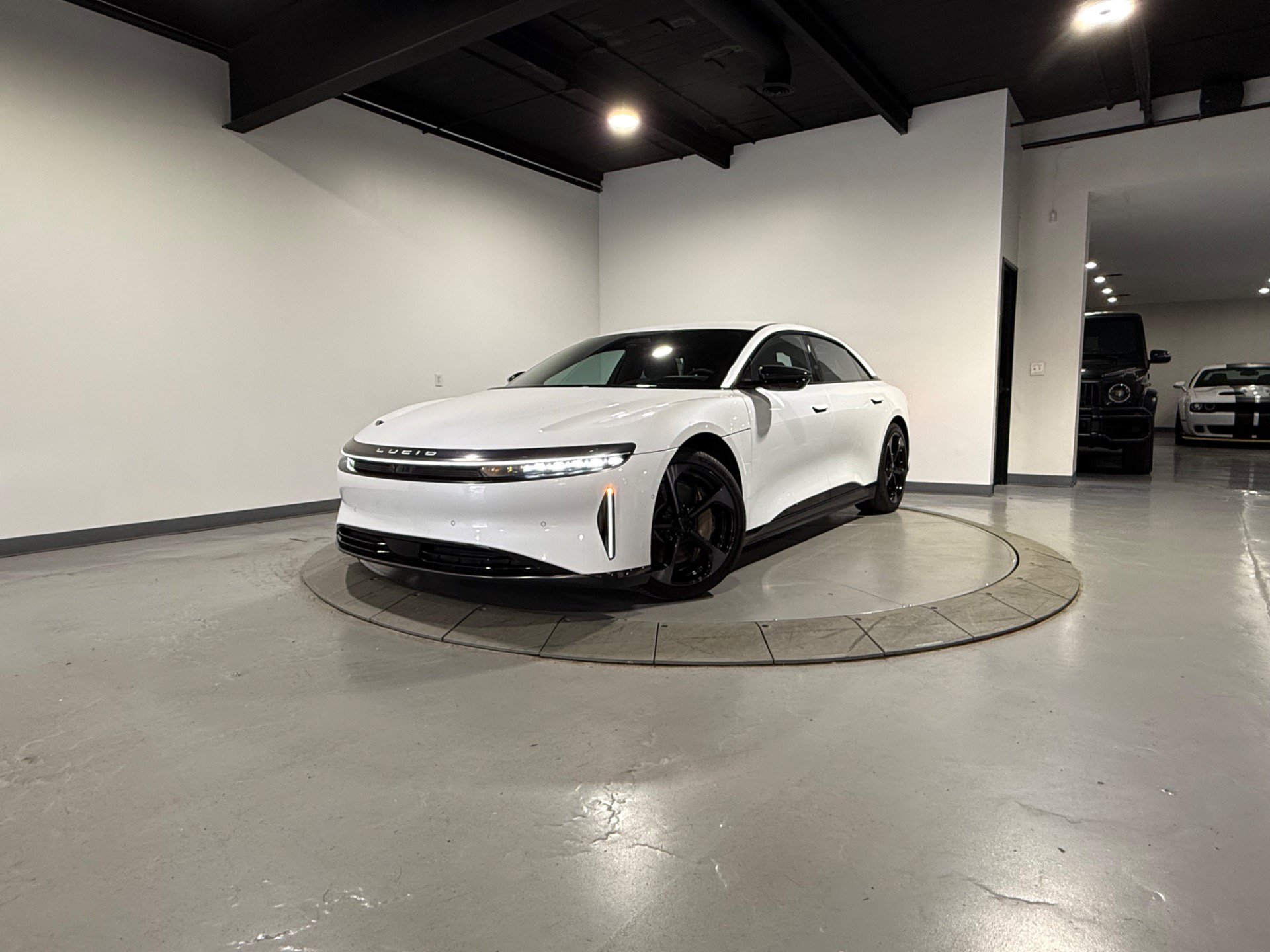 Used 2024 Lucid Air Touring AWD/4WD image 5