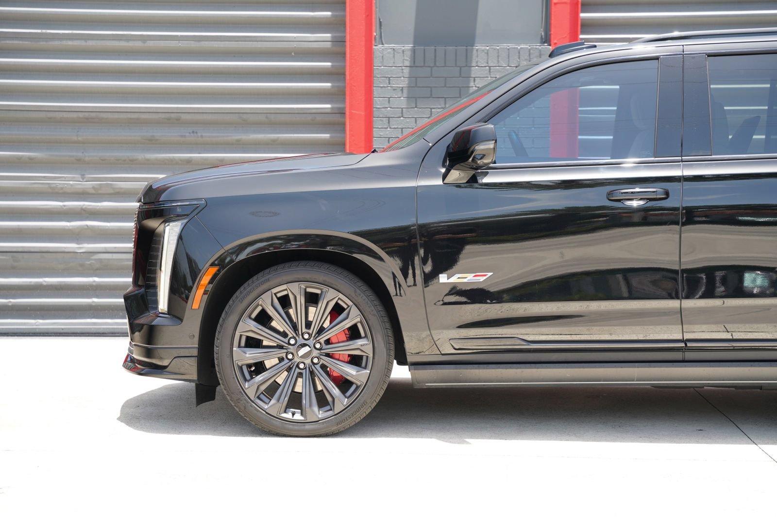 Used 2025 Cadillac Escalade V AWD/4WD image 9