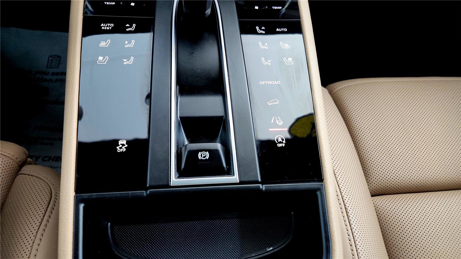 Used 2024 Porsche Macan Turbo image 35