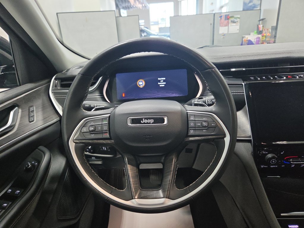 Used 2023 Jeep Grand Cherokee L Limited AWD/4WD image 26