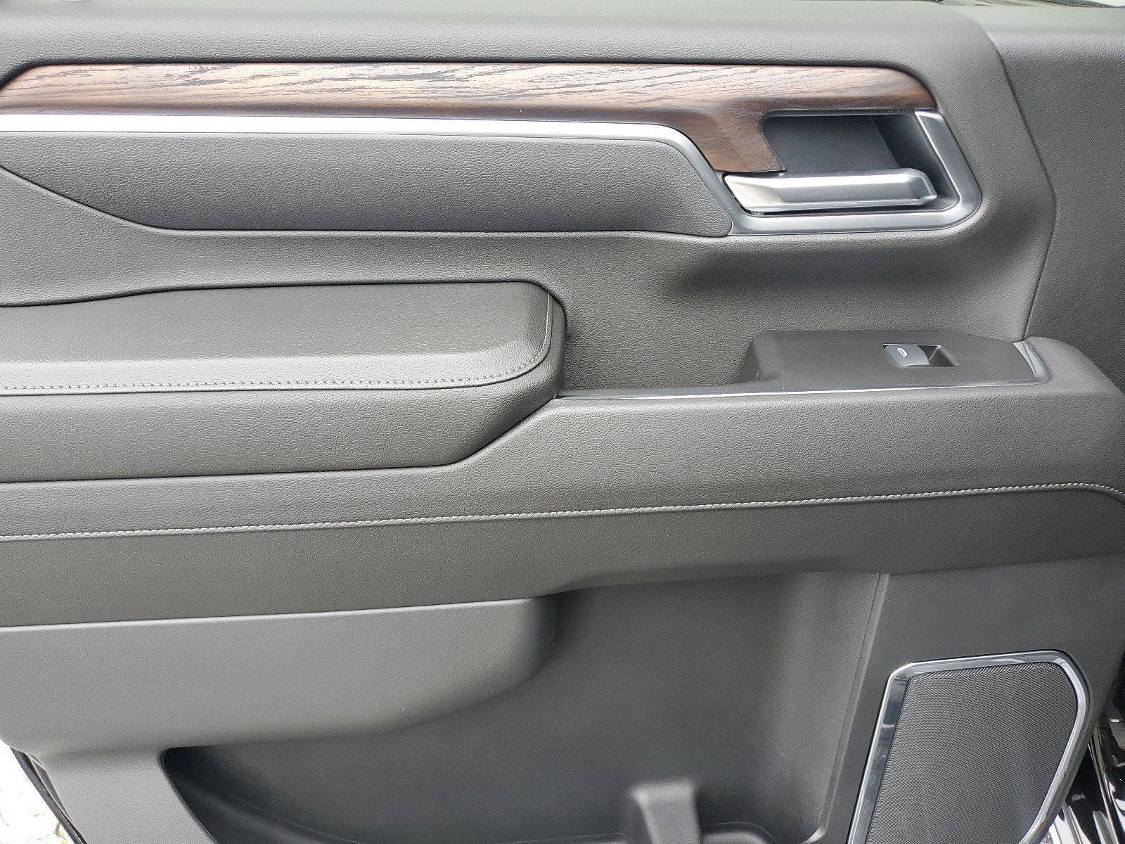 New 2025 GMC Sierra 2500 SLT w/ SLT Premium Package image 17