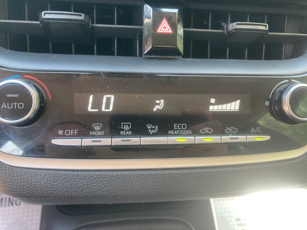 Used 2022 Toyota Corolla LE image 25