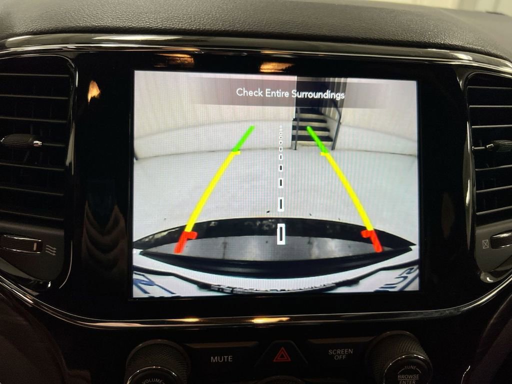 Used 2022 Jeep Grand Cherokee Laredo X image 16