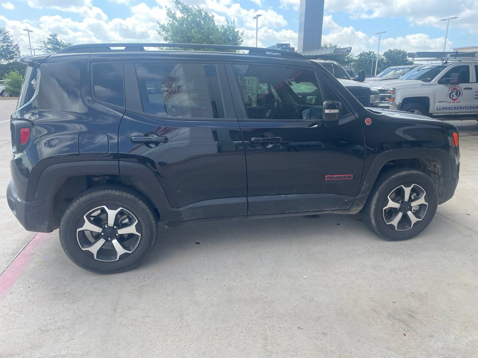 Used 2022 Jeep Renegade Trailhawk w/ Sun/Sound Group AWD/4WD image 11